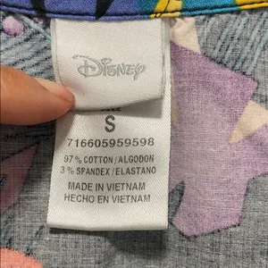 Tooniforms Women's Disney's Lion King Family Pride Print Scrub Top thumbnail 3