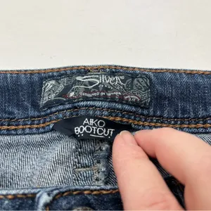 Silver Jeans‎ Co. Aiko Bootcut Size 28 Waist Womens Blue Denim Jeans *FLAWED thumbnail 2