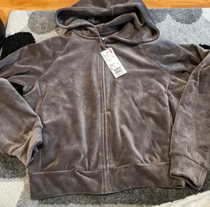 Uniqlo Ultra Stretch Smooth Hoodie thumbnail 3