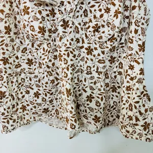 Old Navy Plus Size V Neck Flutter Sleeve Floral Print Blouse Size 2X thumbnail 4