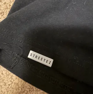 Black Cross Tshirt Size L thumbnail 4
