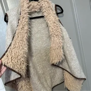 Faux Fur Lined Vest with Brown Trim Love Tree M/L Fall Winter Sherpa Cozy thumbnail 2