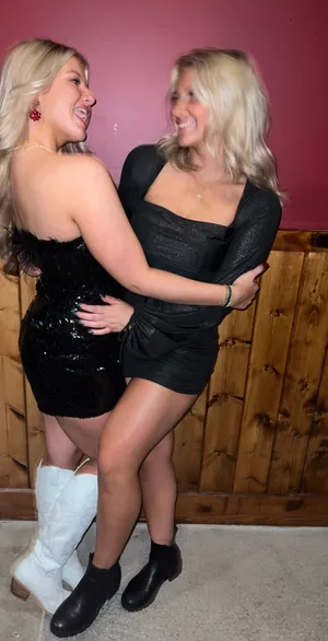 Lucy in the Sky Black dress thumbnail 1