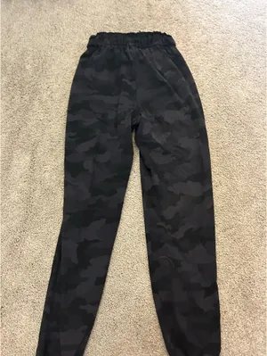 Lululemon camo joggers  thumbnail 3
