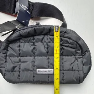 Reebok Trendy Fashionable Lightweight Black Fanny Pack Case Sz 1.6 L NWT thumbnail 8