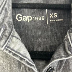 Gap 1969 Western Denim Shirt‎ Womens XS Black Wash Long Sleeve Button Up Cotton thumbnail 2