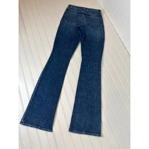 NWOT L’AGENCE Marty Mid-Rise Flared Jeans Slim Fit Acid Wash Blue Womens Size 23 thumbnail 6