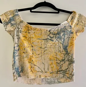 Urban Outfitters Croptop thumbnail 2