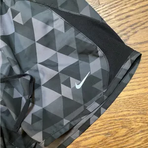 Nike running shorts Black/gray geometric Size Medium thumbnail 6