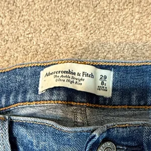 Abercrombie & Fitch Medium Wash Ultra High Rise The Ankle Straight Jeans Size 29 thumbnail 4