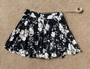 INC International Concepts Women’s Black/White Floral Pleated Skirt L thumbnail 1