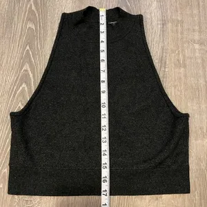 Victoria’s Secret Gray Pullover Sweater Vest Size L thumbnail 4
