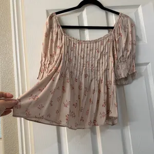 Saltwater Luxe Boutique Pin Tucked Cropped Blouse Top Size Medium thumbnail 5