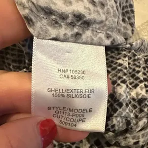 Equipment Women’s Silk Snakeskin Black & White Print Loose Fit Pants Size Small thumbnail 6