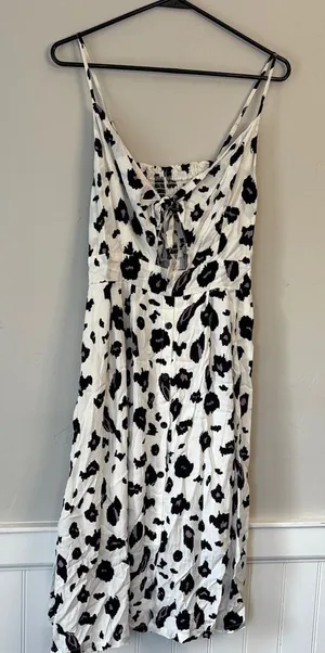 Amazon Black and White Patterned Midi Dress thumbnail 1