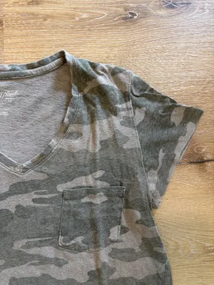 Universal Threads Camo V Neck Pocket Short Sleeve Tee thumbnail 2