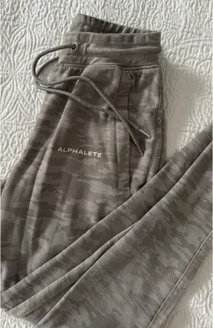 Alphalete Joggers thumbnail 2