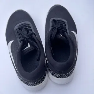 Nike Women's Black and White Athletic Sporty Running Swoosh Logo Sneakers Sz 8.5 thumbnail 7
