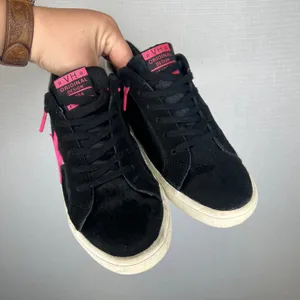 Vintage Havana Laureen-9 Black Pop Calf Hair Neon Pink Star Sneakers Womens‎ thumbnail 2