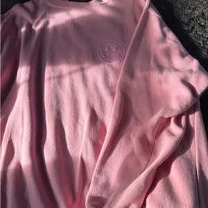 Pink Smiley Face Sweatshirt Size M thumbnail 4