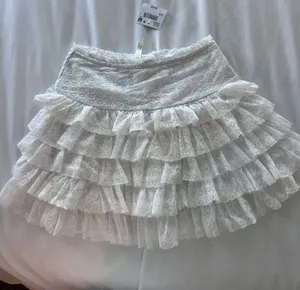 American Eagle White Ruffle Skirt thumbnail 3