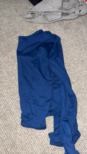 Cropped long sleeve thumbnail 3