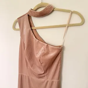 Revelry Margot Velvet Dress Gold Champagne Cut Out Choker Slit Gown Holiday Sz 0 thumbnail 4
