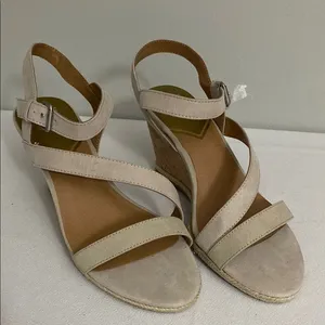 Dv8 by dolce vita Elegant Cream Wedge Sandals like new size 11 thumbnail 1