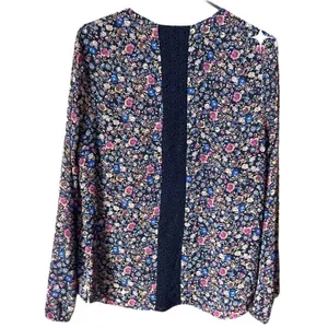 Daniel Rain size L - V neckline floral lace inset in back blouse. thumbnail 2