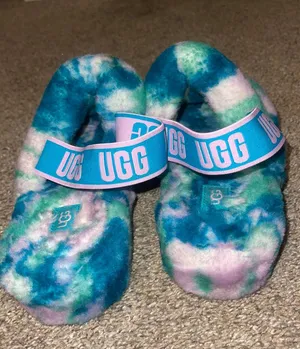 UGG Slippers thumbnail 2