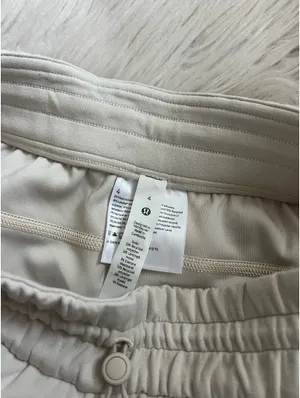 Lululemon Softstreme Shorts 4" thumbnail 3