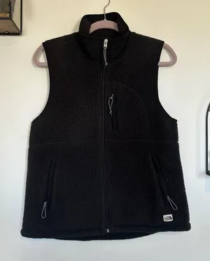 The North Face Black Cragmont Fleece Vest Size Woman’s Medium‎ thumbnail 1