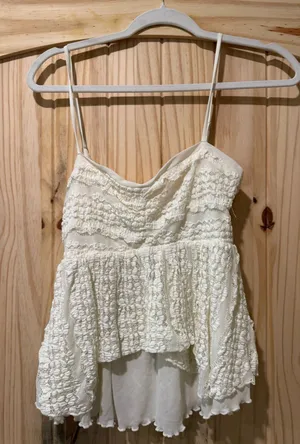 white tank Size M thumbnail 1