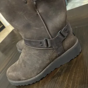 UGG NEW Sz 7 Maddox Leather Moto Boots Treadlite Water Resistant wool Lined thumbnail 3
