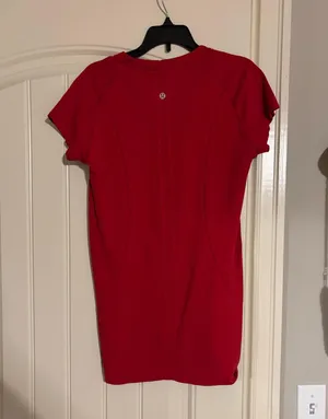 Lululemon Original red swiftly tech shirt thumbnail 2