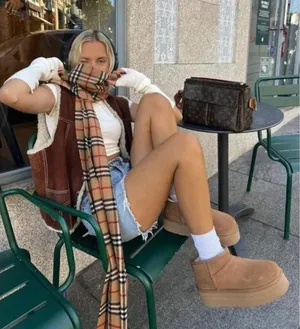 UGG Classic Ultra Mini Platform Boot in Chestnut Size US 9 thumbnail 1