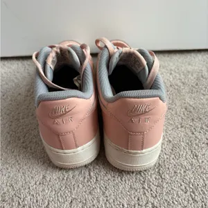Women’s Nike Air Force 1 Blush Pink Sneakers Size: 8 thumbnail 4