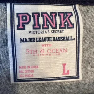 Victoria's Secret Pink-(L) MLB NEW YORK YANKEES BASEBALL‎ CREW TEE SHIRT thumbnail 3