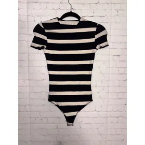 Abercrombie & Fitch Striped Short Sleeve Bodysuit Black White XS Tall‎ thumbnail 2