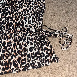 Reformation April Moxie Wrap Top Leopard Animal Print‎ Brown XS thumbnail 5