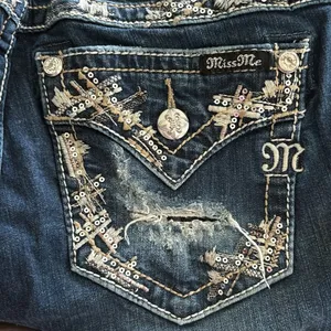 Miss Me Mid~Rise Boot Denim Jeans Sz 29X32.5 Stretch Bling Flap Pockets Distress thumbnail 7