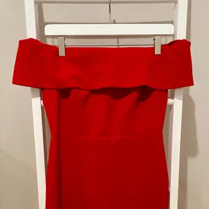 Calvin Klein Red Off-Shoulder Dress – Size 6P thumbnail 5