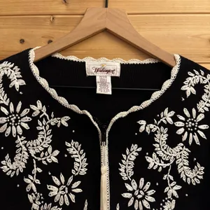 Vintage Worthington Small Black White Floral Embroidered Front Zip Cardigan thumbnail 6