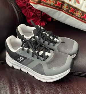 On Cloudflyer 4 Women's pre loved color in grey size 8.5 wear once in store color in Trey/black/white thumbnail 2
