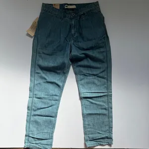 Levi's Relaxed Fit Pleated Light Blue Jeans Size 24 NWT thumbnail 2