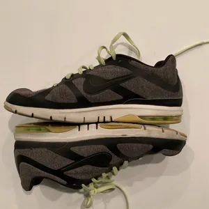 Nike Air Max S2S gray knit upper training shoe black trim and green laces Size 8 thumbnail 8