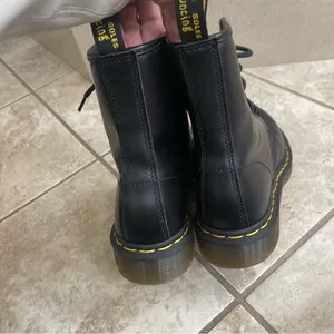 Women's AirWair 1460 Leather Lace Up Boots Size 7 US Used 2xs thumbnail 3