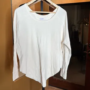 Aritzia TNA Alder Waffle Knit Thermal Long Sleeve Top Cream Relaxed Fit Sz Small thumbnail 6