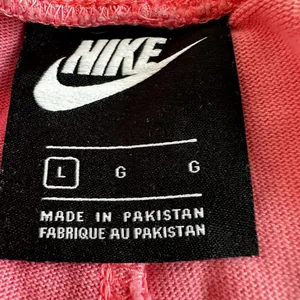 Nike Washed Running Shorts Logo Patch Pull On Side Slit Athletic Pink Large thumbnail 3
