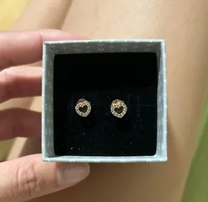 Earrings thumbnail 1